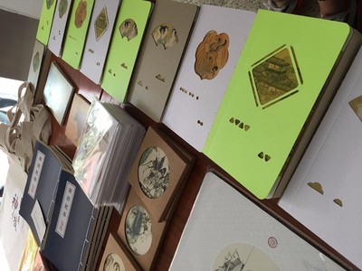 快訊 | 文化搭臺,校企攜手,中國歷代書畫精品公益巡展(莫愁中專站)盛大開幕,相關文創(chuàng)衍生品同步亮相